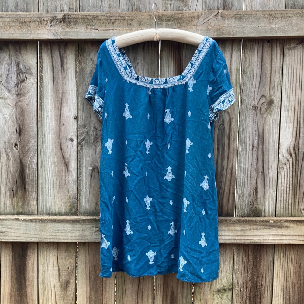 Crescent short sleeve shift dress